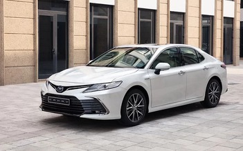 Sedan hạng D: Toyota Camry lại 'một mình một chợ'