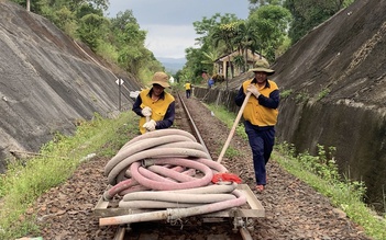 Khẩn trương khắc phục sạt lở hầm đường sắt Chí Thạnh