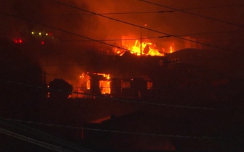 Lính cứu hỏa bị nghi gây vụ cháy rừng dữ dội làm 130 người chết
