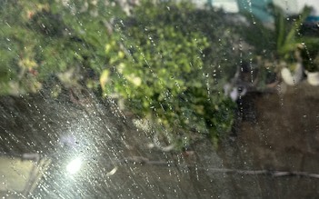 Sáng sớm nay TP.HCM có mưa, nắng nóng hạ nhiệt