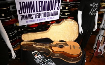 Đàn guitar của John Lennon lập kỷ lục thế giới mới