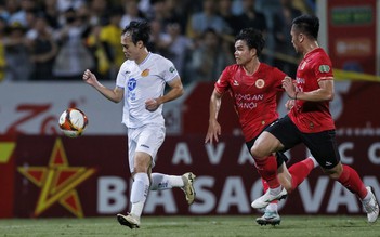 Nguyễn Filip mắc sai lầm khiến CLB CAHN thua Nam Định, kịch tính trên sân đến khán đài