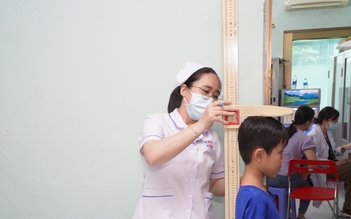 Bệnh viện Nguyễn Tri Phương miễn phí tầm soát chậm tăng trưởng chiều cao trẻ em
