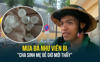 Thấy mưa đá to như viên bi, người dân TP.HCM ngỡ ngàng: 'Cha sinh mẹ đẻ giờ mới thấy'