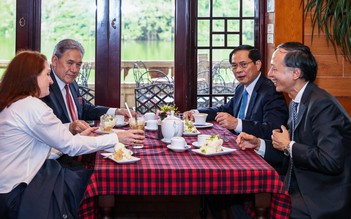 Phó thủ tướng, Ngoại trưởng New Zealand thăm đền Ngọc Sơn, thưởng thức món kem đặc biệt
