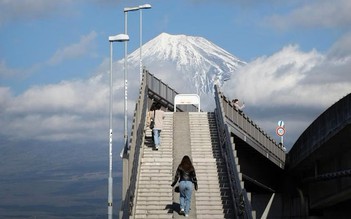Nhật Bản xây thêm hàng rào ngăn khách ngắm núi Phú Sĩ