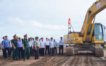 Thủ tướng Chính phủ Phạm Minh Chính kiểm tra cao tốc Cần Thơ - Cà Mau