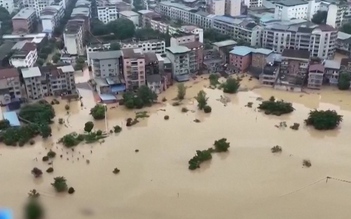 Đập Tam Hiệp báo động, Trùng Khánh thiệt hại nặng khi lũ lụt làm 6 người chết