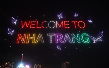 Hàng ngàn chiếc drone light thắp sáng bầu trời đêm Nha Trang