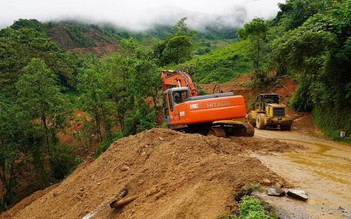 Vụ sạt lở vùi lấp xe khách: Người 'mất tích' thoát chết, dừng hoạt động tìm kiếm