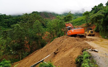 Đã thông tuyến điểm sạt lở vùi lấp xe khách trên QL43 khiến 11 người chết