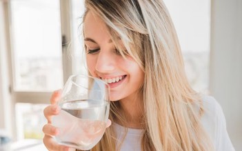 Chuyên gia chia sẻ mẹo uống nước đúng cách đạt lợi ích tối đa