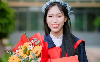 Thủ khoa kỳ thi tốt nghiệp THPT tỉnh Quảng Ngãi: 'Em lấy cần cù bù thông minh'