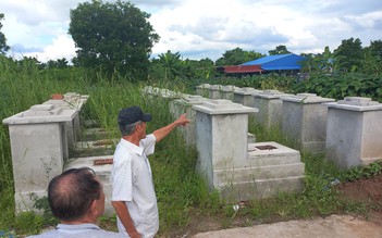 Xây dựng trái phép hàng trăm ngôi mộ chờ