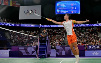 Nóng: Lê Đức Phát đánh bại tay vợt Đức cao 1,91 m, dẫn đầu bảng K Olympic