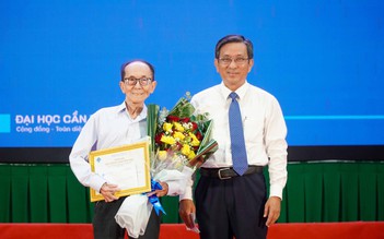 Học thạc sĩ ở tuổi 87, cụ ông miền Tây được tặng học bổng đặc biệt