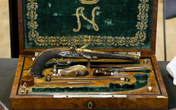 Khẩu súng Hoàng đế Napoléon định dùng để tự sát được chốt giá 46 tỉ đồng