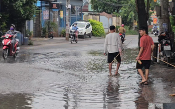 Người dân Nhị Bình, Hóc Môn: Hễ mưa là 'được' lội nước