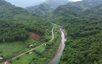 'Gõ cửa' Ho Rum: Sống bìa rừng nhưng lấy được tiền khách Tây