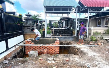 Hơn 100 ngôi mộ tự phát trên đất nông nghiệp ở H.Bình Chánh