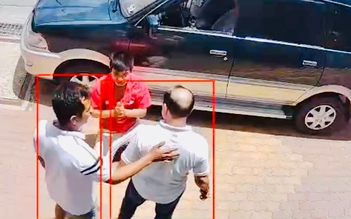 Khởi tố, tạm giam người đàn ông đập kính xe, bắt tài xế quỳ xin lỗi