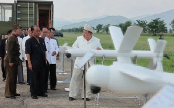 Ông Kim Jong-un chỉ đạo phát triển UAV cảm tử