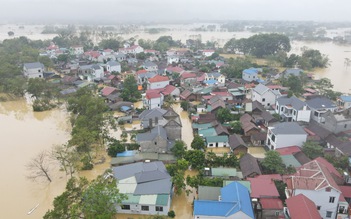 Rốn lũ Hà Nội lại chìm trong biển nước