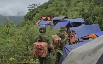 Lào Cai: Giây phút tìm thấy hơn 70 người chạy lên đồi tránh lũ và sạt lở đất