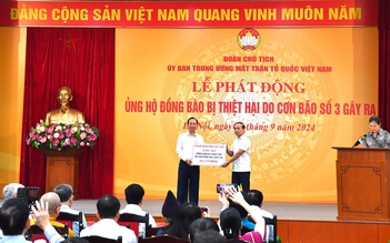 Nhân viên Vietcombank ủng hộ hơn 10 tỉ đồng hỗ trợ đồng bào bão lũ