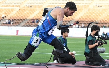 Hành trình phi thường của VĐV Paralympic mất cả tứ chi vì bệnh do não mô cầu