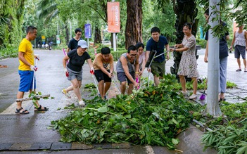 Những hình ảnh đẹp người dân chung tay dọn dẹp sau bão