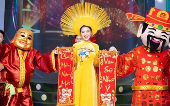 Mặc áo dài thêu tay, nổi bật khí chất và thanh lịch