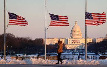 Thống đốc Texas trái lệnh Nhà Trắng, thượng cờ mừng lễ nhậm chức ông Trump