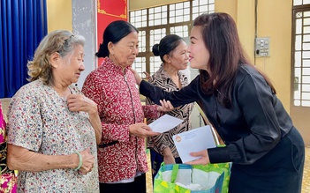 VWS tặng quà tết cho hàng trăm gia đình khó khăn ở Bình Chánh