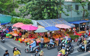 Chợ Lớn có chợ độc lạ chỉ 'xuất hiện' khi tết đến: Có gì hấp dẫn?