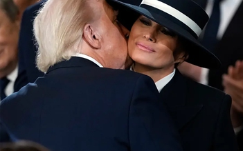 Cựu người mẫu Melania Trump, đệ nhất phu nhân Mỹ, không lệ thuộc chồng