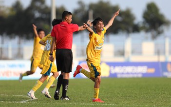 Trường ĐH Bà Rịa - Vũng Tàu 6-0 Trường CĐ CN&QT Sonadezi: Chủ nhà độc chiếm ngôi đầu