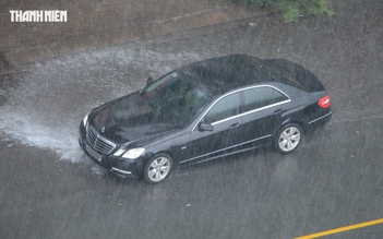 Lưu ý khi sử dụng ô tô gầm thấp tại khu vực ngập nước