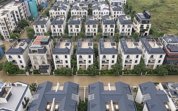 Nước vẫn 'bao vây' khu biệt thự triệu đô ở Hà Nội