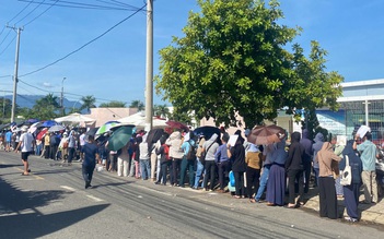 Xếp hàng nộp hồ sơ mua nhà ở xã hội: Giải ‘cơn khát’ nhà ở có dễ?