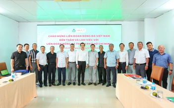 Ông Trần Quốc Tuấn làm việc với ông Trần Anh Tú: Bóng đá TP.HCM được khen ngợi