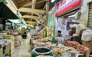 Giá xăng dầu 'neo' lạm phát