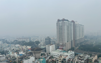 Sáng nay bầu trời TP.HCM đục ngầu kéo dài vì sao?
