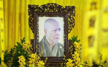 Tiền phúng điếu trưởng lão hòa thượng Thích Trí Tịnh dùng cứu trợ đồng bào bị thiên tai