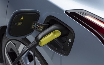 Thời gian sạc xe điện đã nhanh như ô tô đổ xăng?