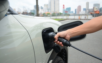 Tại sao thời gian sạc xe điện thực tế khác hãng công bố?