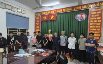 Bị đâm tử vong do tấn công nhầm nhóm đối thủ