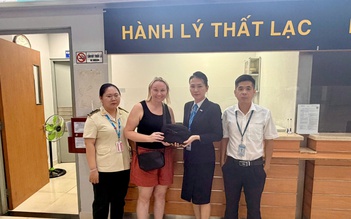 Phú Quốc: Nhân viên vệ sinh máy bay trả lại hơn 2.300 đô Úc cho khách bỏ quên