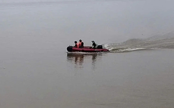 Vụ cha ôm 2 con nhảy cầu Bến Thủy: Tìm thấy thi thể 2 bé gái