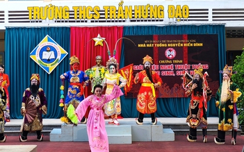 Chuyện nghệ nhân gen Z: Đưa tuồng xuống phố, vào trường học